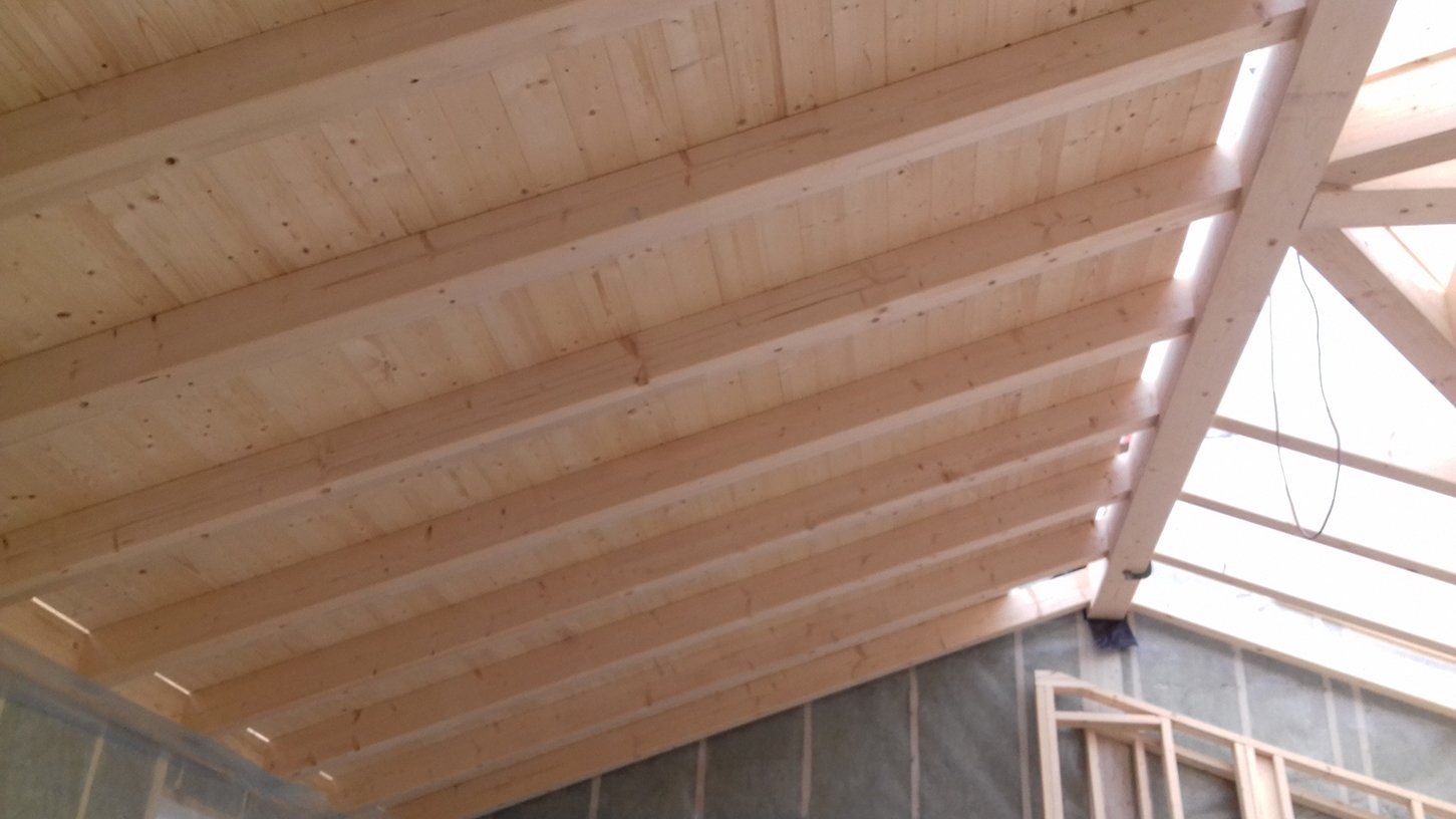 soffitto di una casa in legno prefabbricata