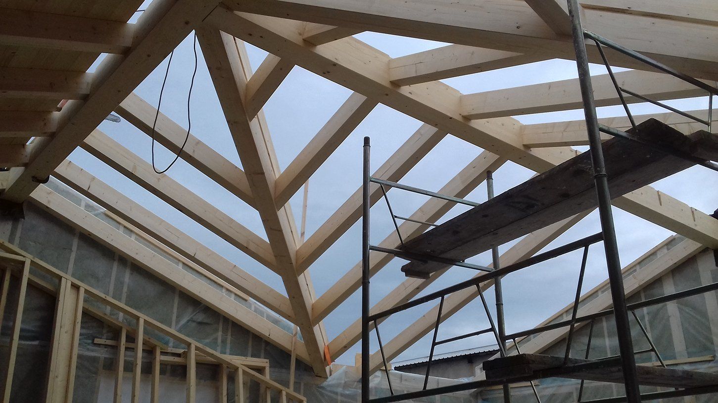 travi di una casa in legno prefabbricata