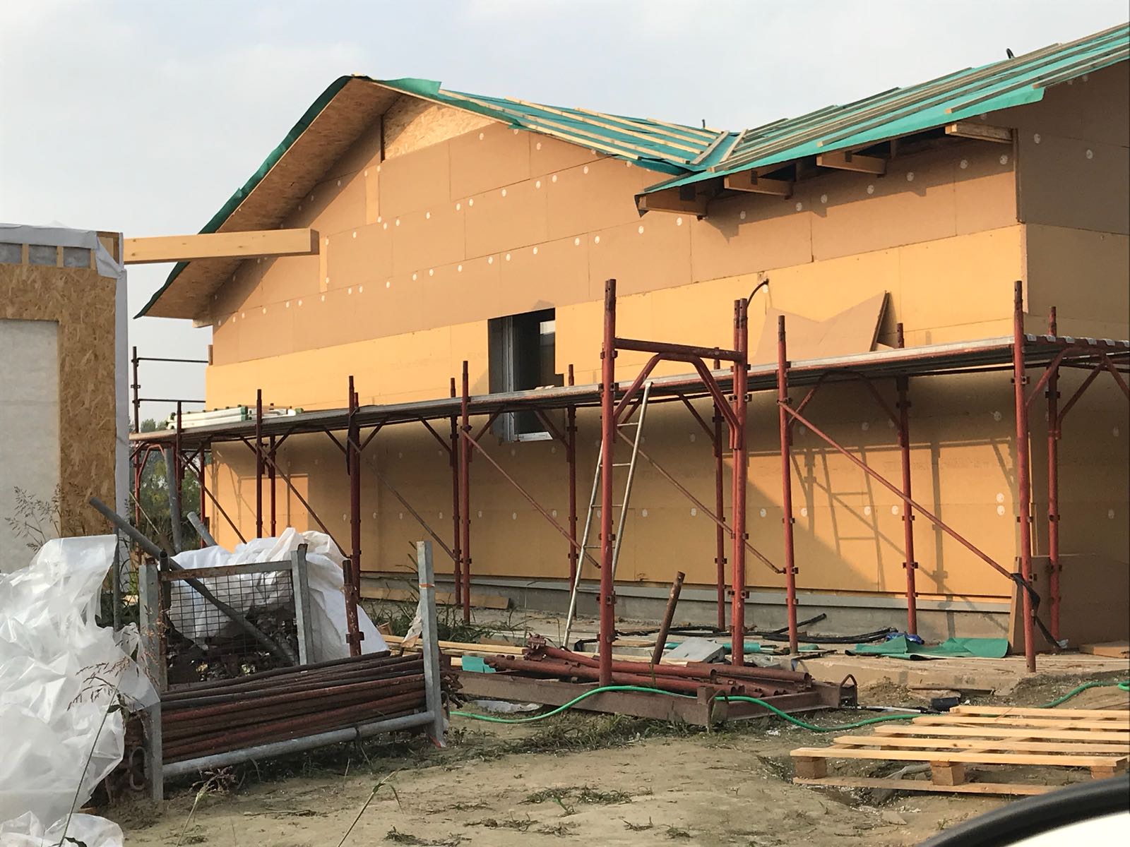 casa di legno in costruzione