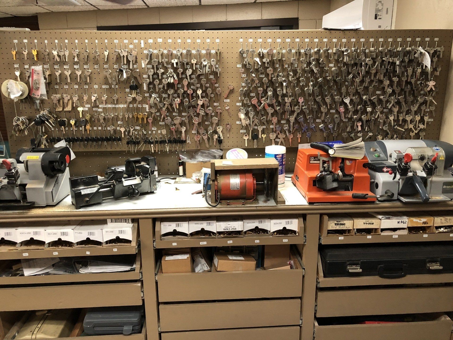 Locking a Dead Bolt — Bethany, OK — Tom's Speedy Lock & Key Service