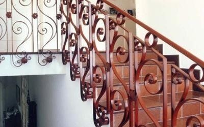 Balaustra per scala in ferro battuto realizzata da Cesari srl di Recanati