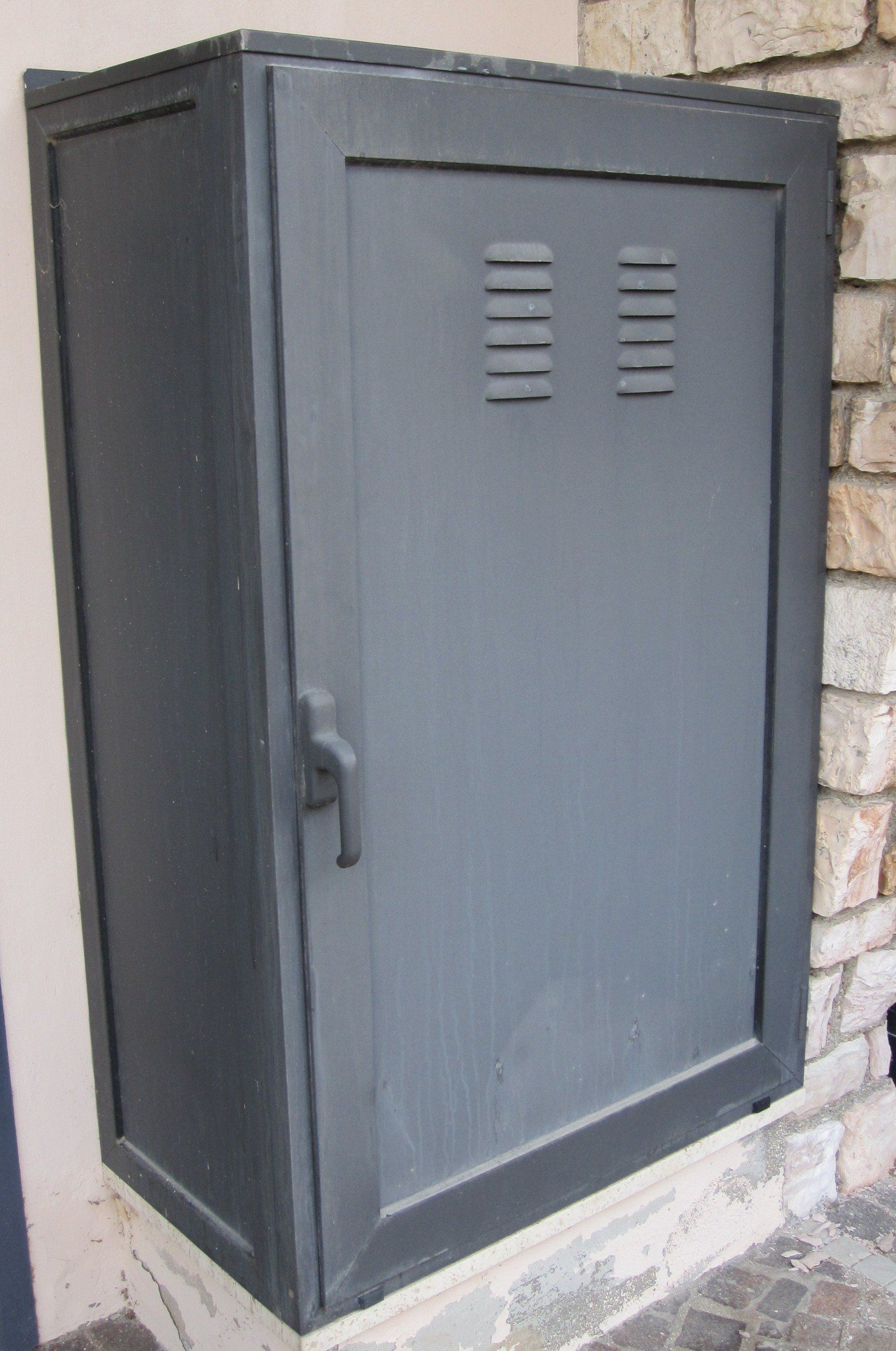 Box in alluminio per copetura contatori realizzato da Cesari srl di Recanati