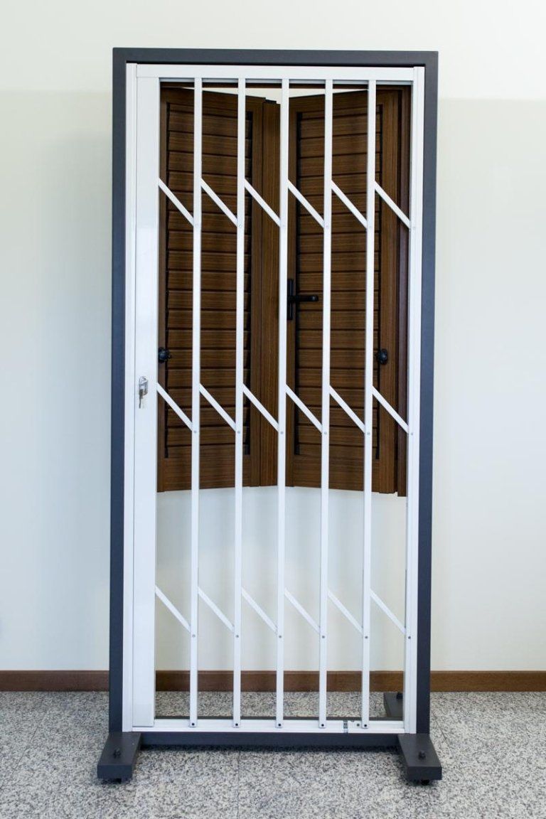 Cancelletto di sicurezza realizzato da Cesari srl di Recanati