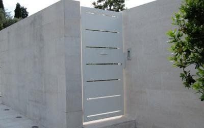 Cancello pedonale realizzato da Cesari srl di Recanati