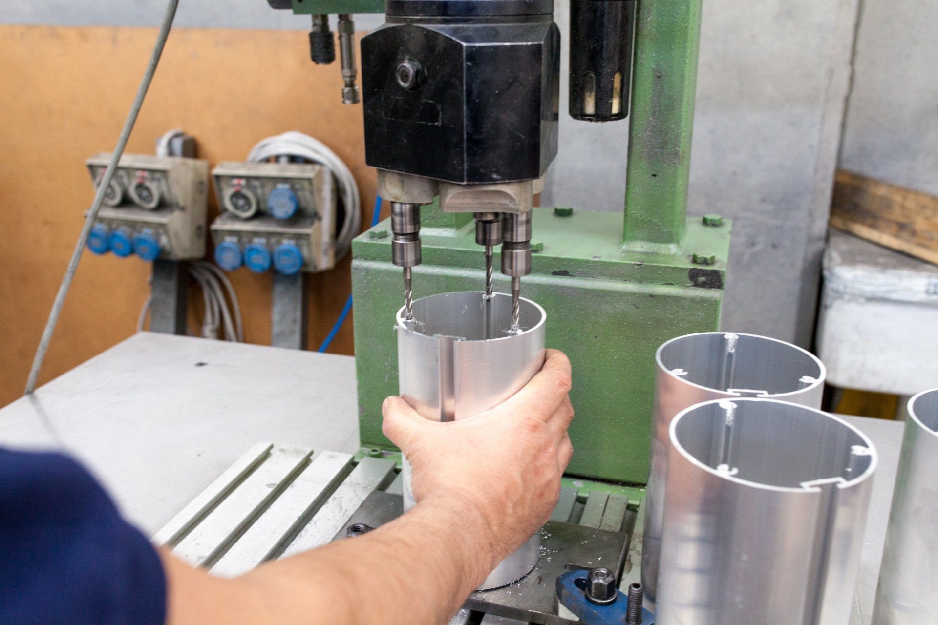 Filettatrice verticale da M3 a M10 con testa a più fusi di Cesari srl di Recanati