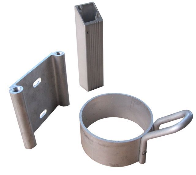 Lavorazione su estrusi in alluminio da Cesari srl di Recanati