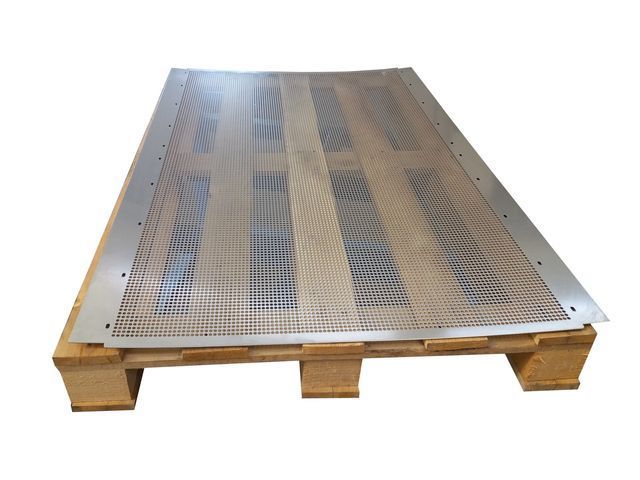 Pannello inox punzonato realizzato da Cesari srl di Recanati