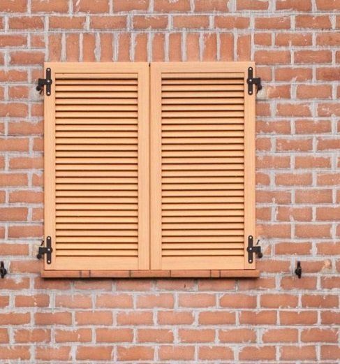 Persiane in alluminio finto legno realizzate da Cesari srl di Recanati