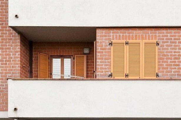 Persiane in alluminio finto legno a quattro ante realizzate  da Cesari srl di Recanati