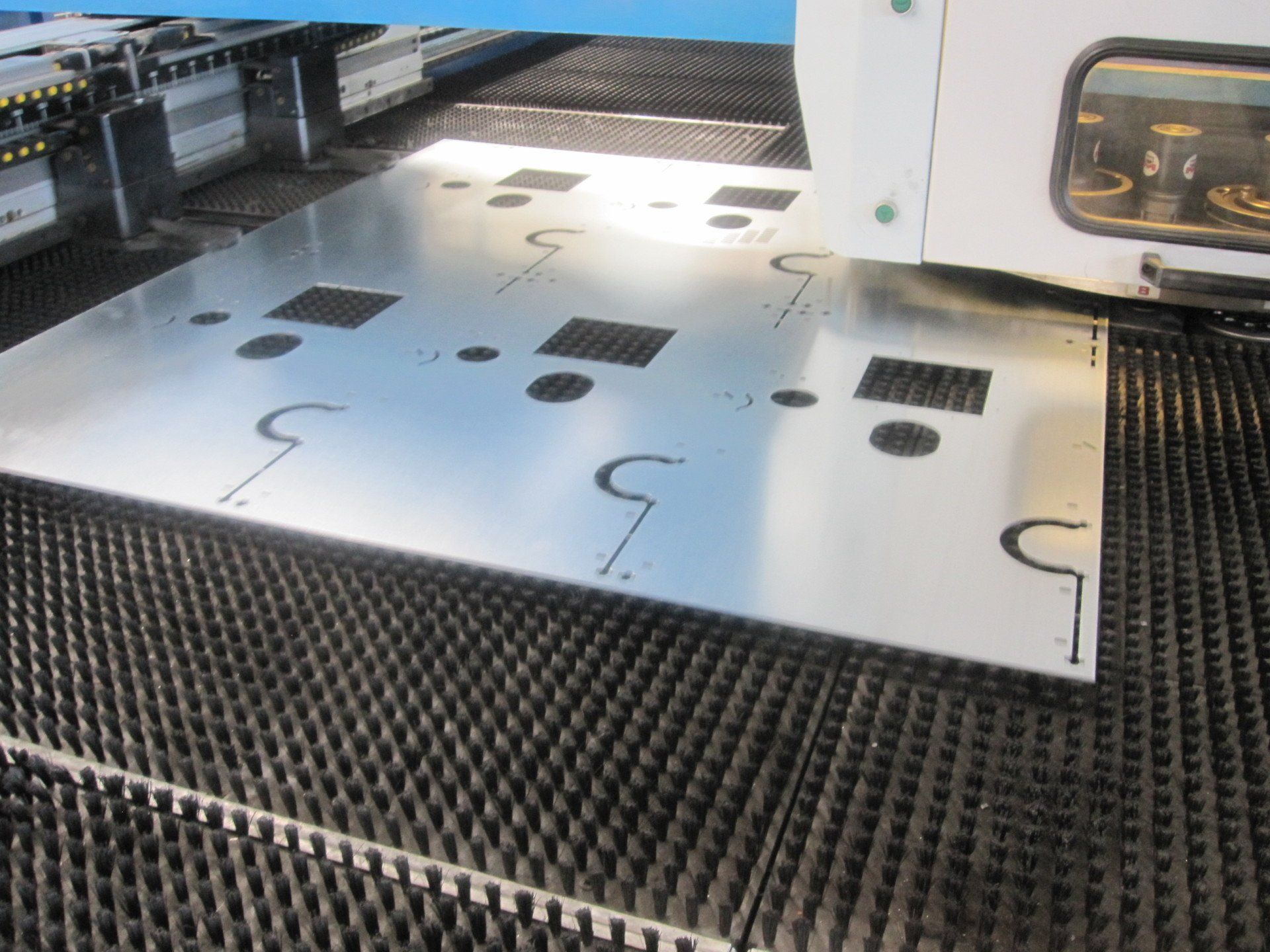 Punzonatrice finn power della Cesari srl di Recanati