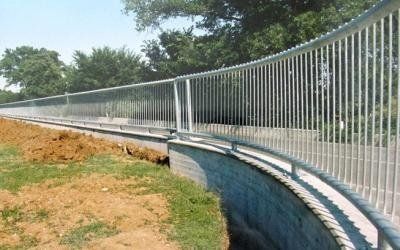 Recinzione della ditta Fratelli Guzzini realizzata da Cesari srl di Recanati