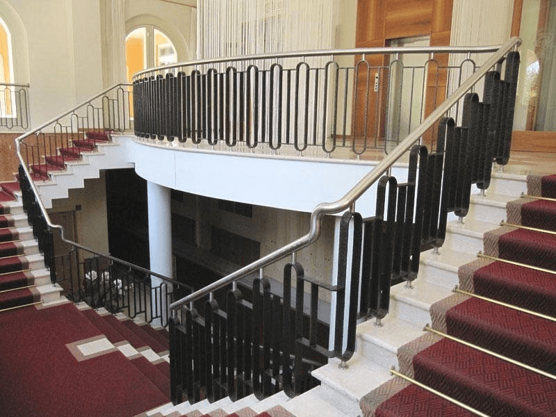 Ringhiera di una scala realizzata nel reparto di costruzioni metalliche della ditta Cesari srl di Recanati, MC