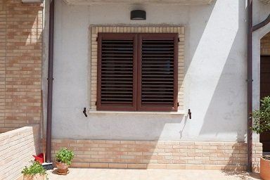 Reparto di costruzione infissi e serramenti in alluminio della ditta Cesari srl di Recanati, MC