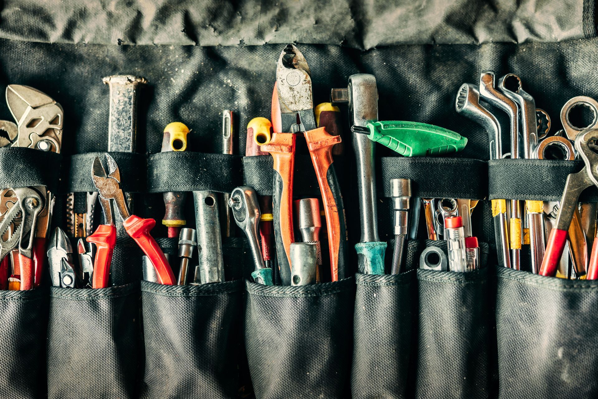 Ferramenta e fai da te. Marchi: wokin, saratoga, rover, italchimici, maurer, ausonia, friulsider, bostik, dewalt, einhell, cfg, telwin