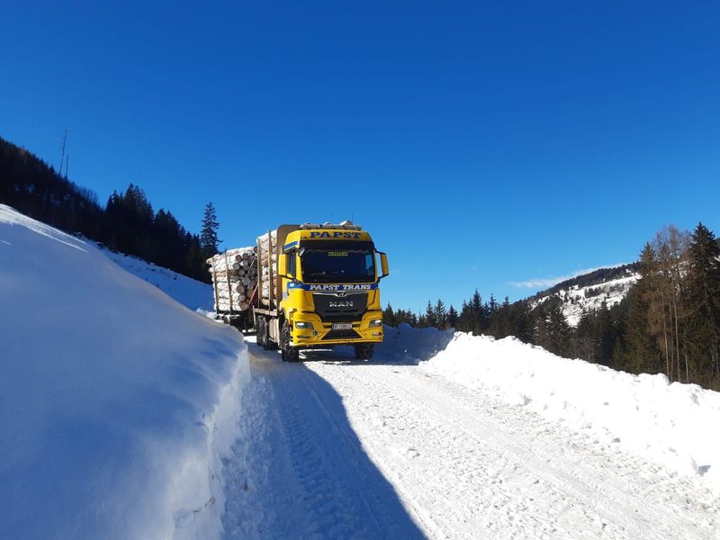 LKW mit Ladekran Anhänger