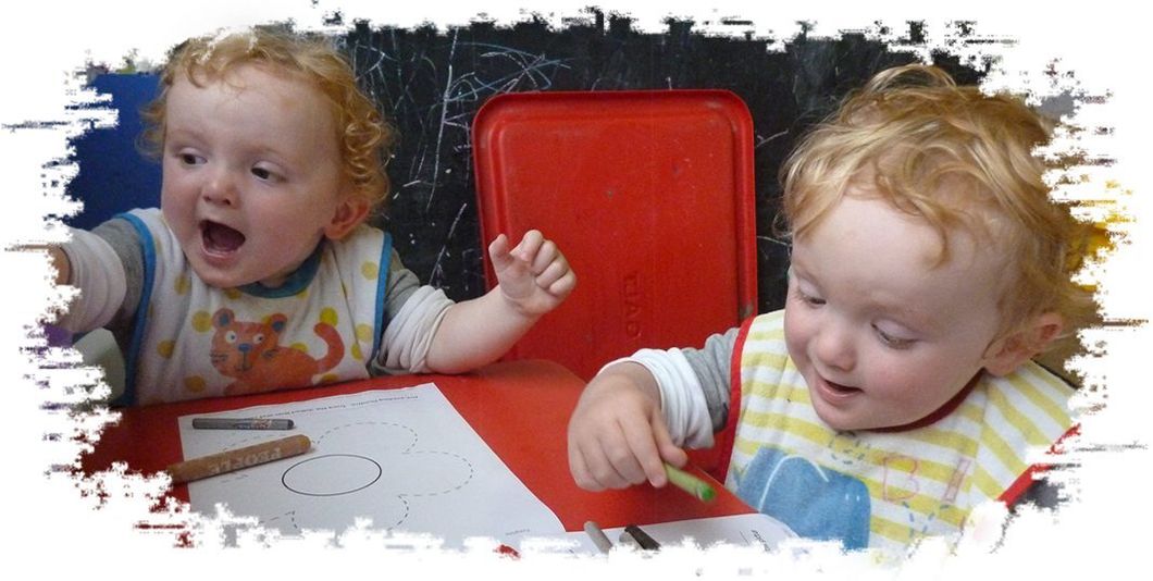 babies drawing in a toddler room