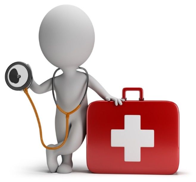Una pequeña figura blanca con un estetoscopio se apoya en un botiquín de primeros auxilios de color rojo.