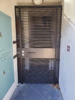 A black gate is sitting in the middle of a hallway.