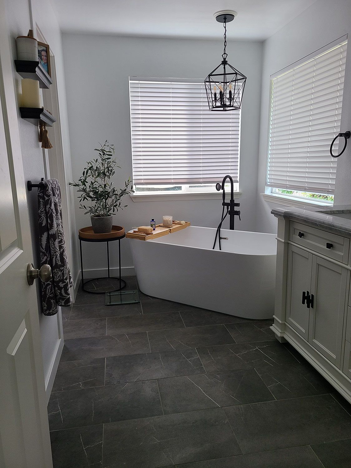 Modern Bathroom with Tiled Floor