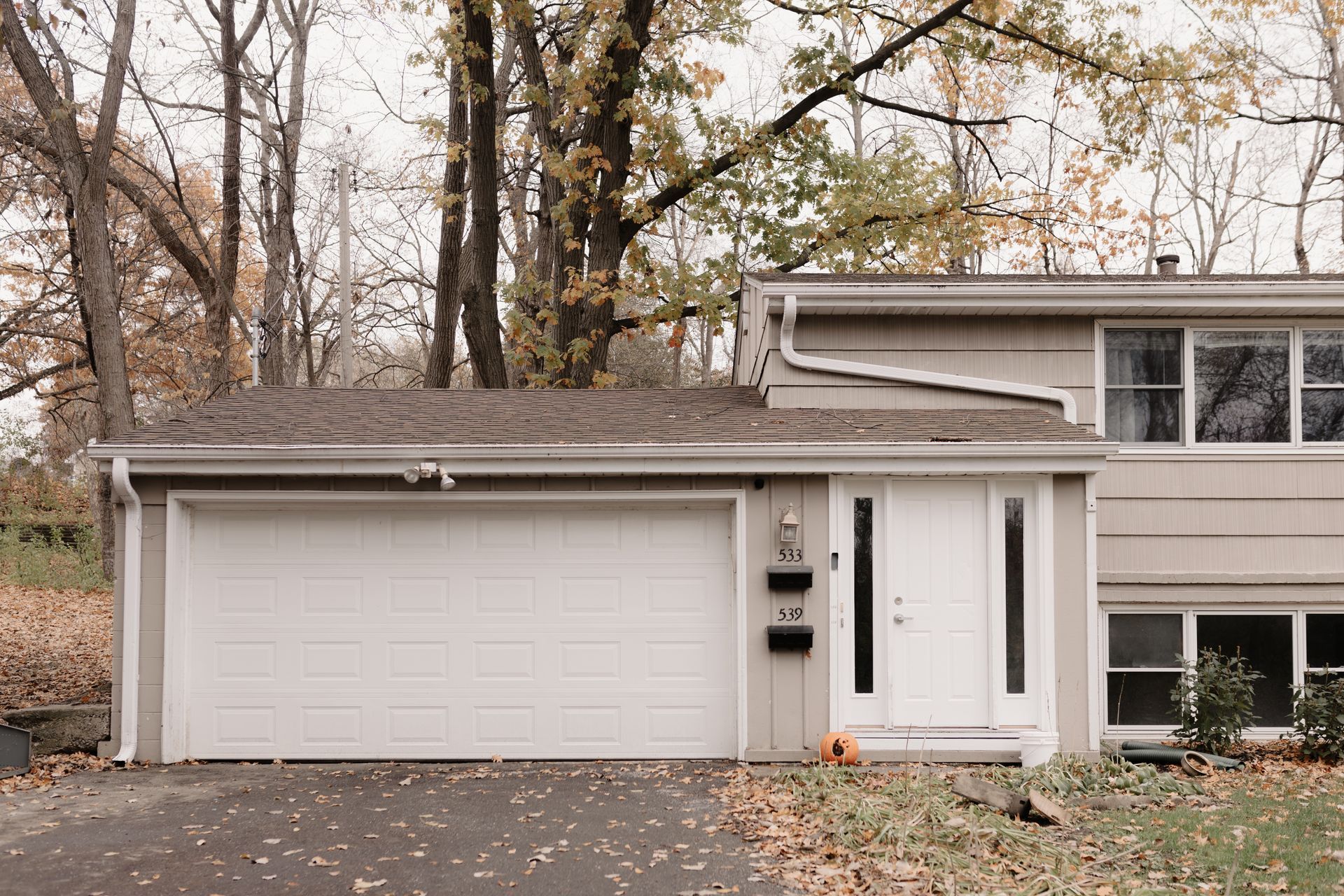 Exterior of a duplex in the fall. Wayzata apartments by RightMove Properties.