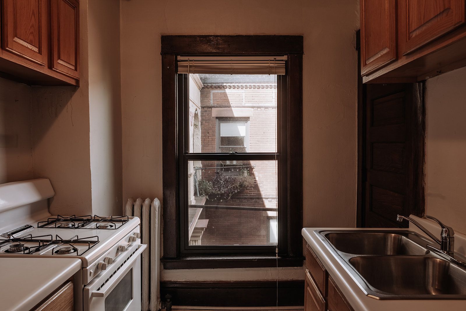 Beautiful kitchen with a window. Loring Park Apartments by RightMove Properties. Loring Terraces on West 15th in Minneapolis.