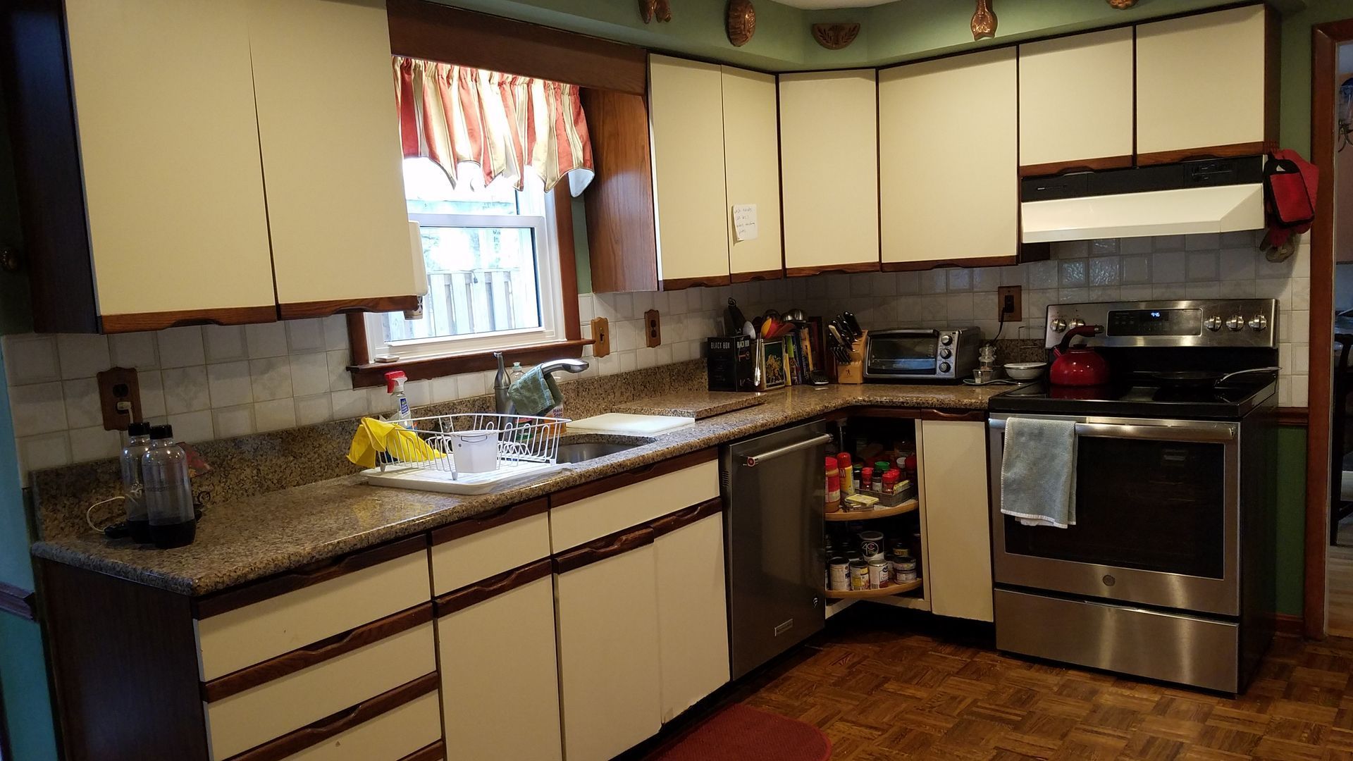 Before Kitchen Refacing