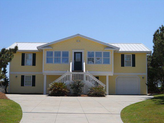 Suburban Home in NC - Roofing Repair and Maintenance in Swansboro, North Carolina
