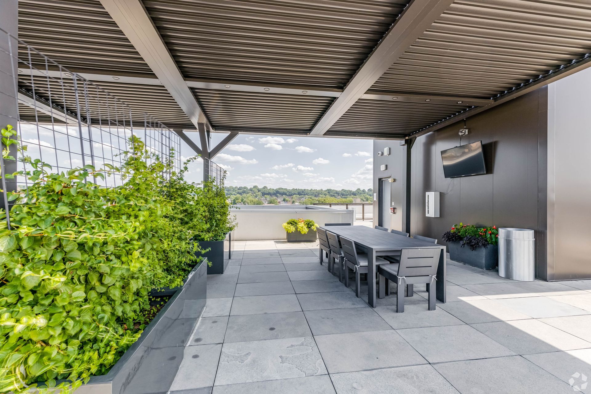 Photo of modern dining area, click here to view Amenities