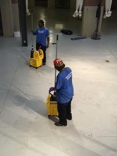 SHOPPING CENTER CLEANING