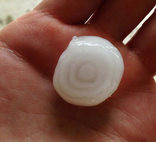  Hail stone layers from circulation in the cloud