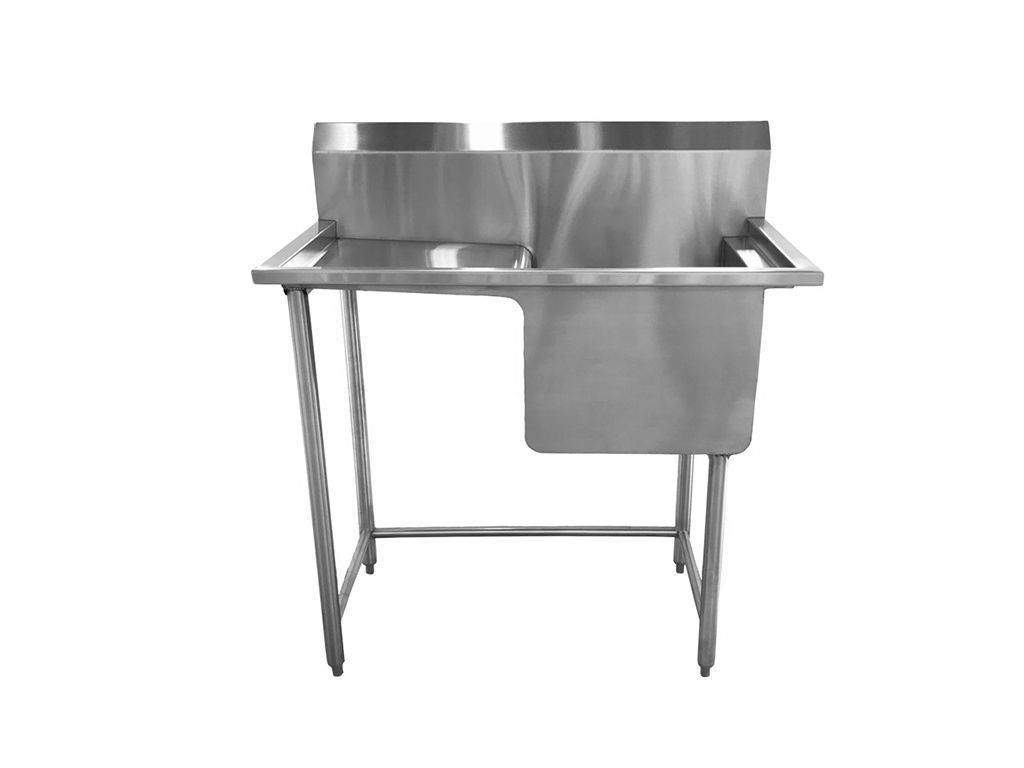 Un fregadero de acero inoxidable con dos lavabos sobre fondo blanco.