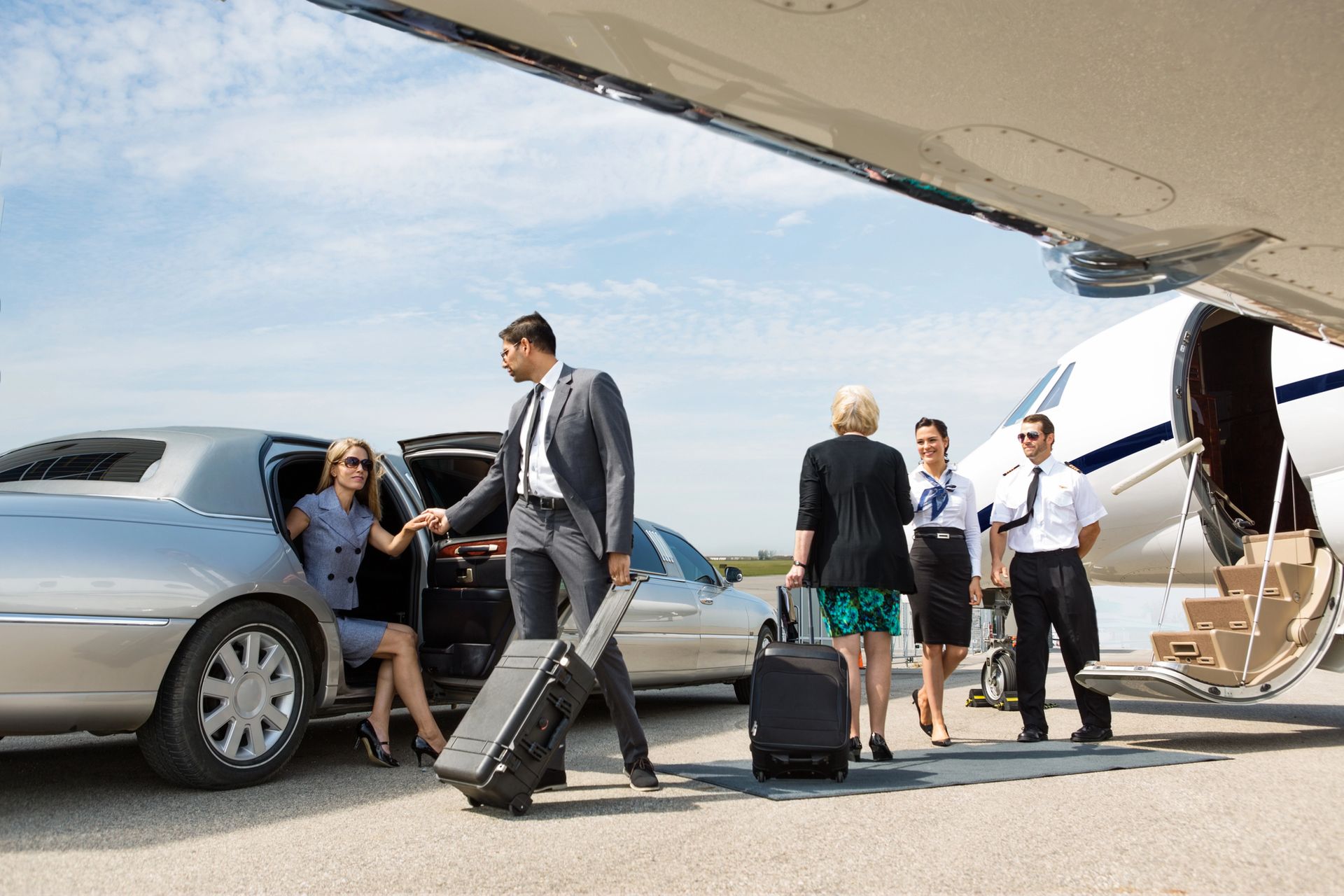 Limo Airport Transportation in Chatsworth, CA Limo Airport Transportation in Chatsworth, CA