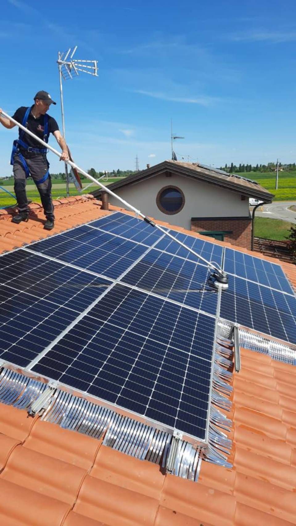 Servizio di pulizia di impianti fotovoltaici e pannelli solari a Bologna