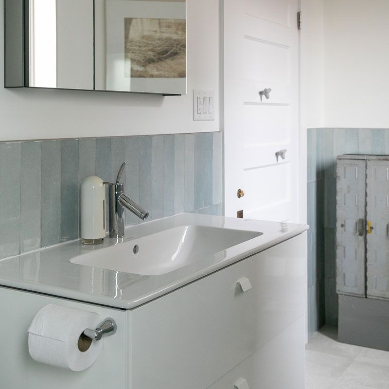 A bathroom with a sink and a toilet paper roll