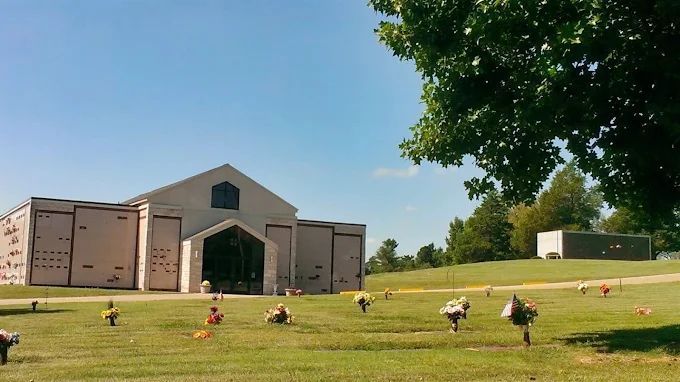 Outdoor View of Chapel Hill Mortuary in Bonne Terre, MO. Call McKague-Millard Now.