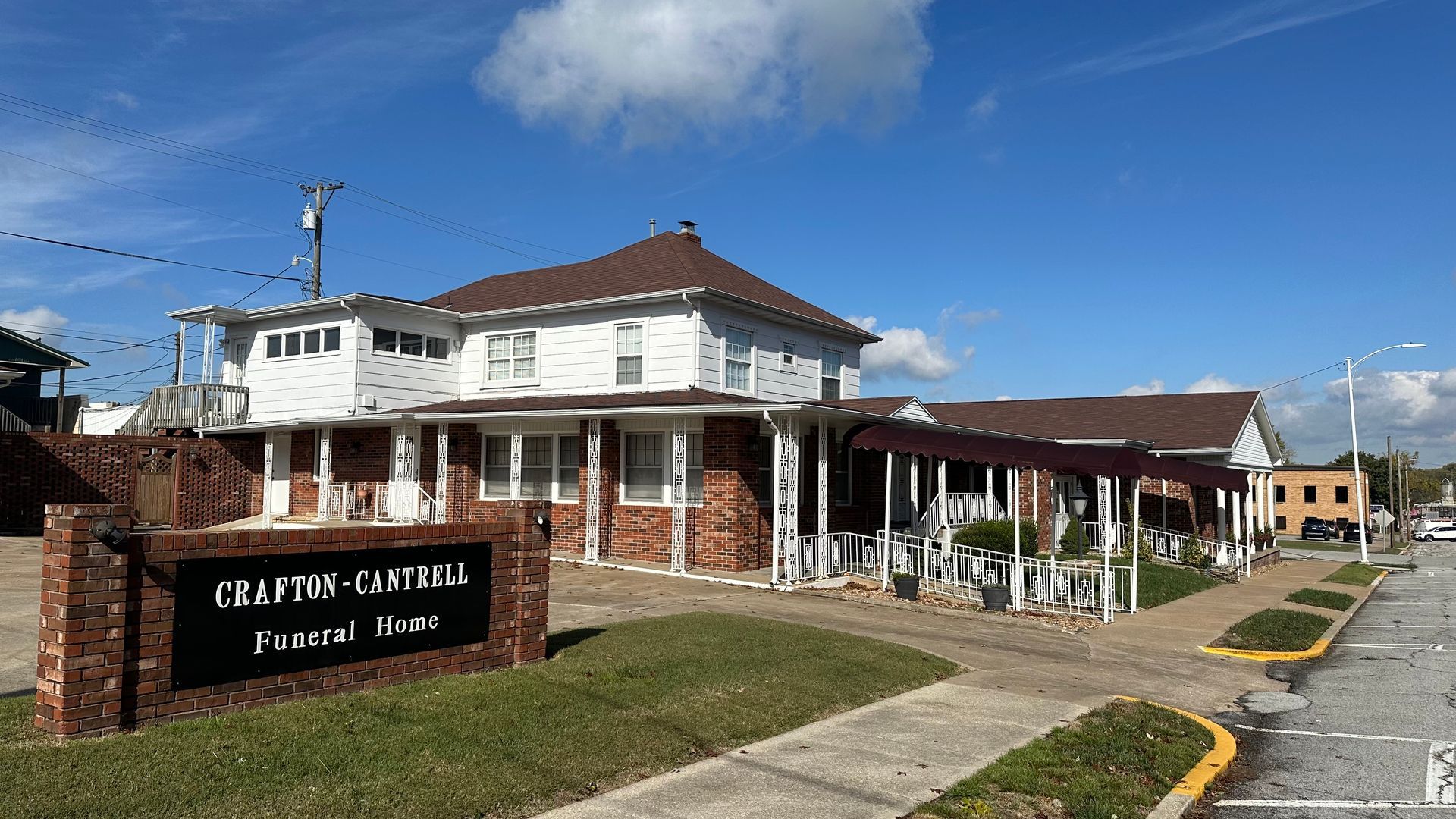 Crafton-Cantrell Funeral Home in Aurora, Missouri.