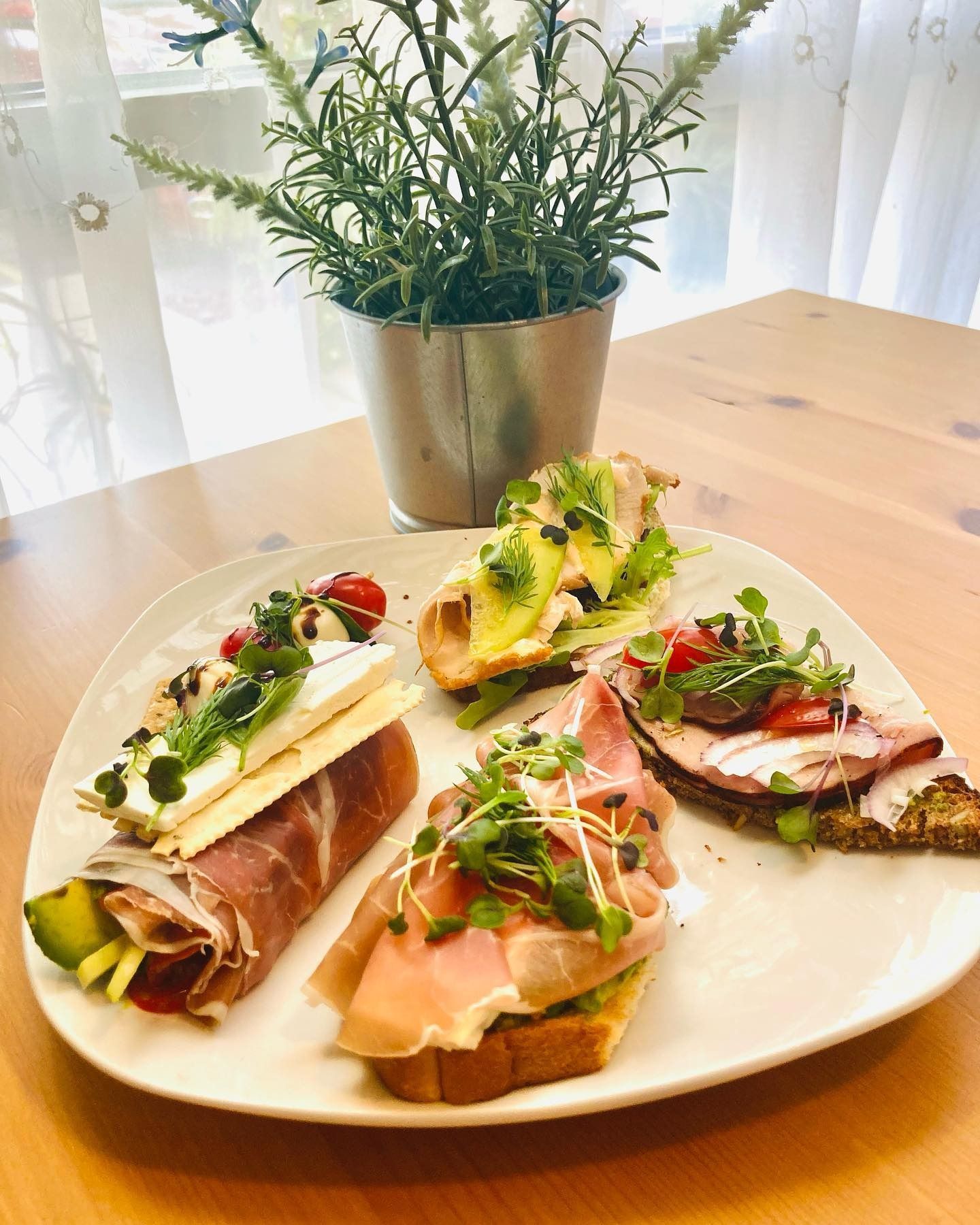 old-town-crepes-lunch-service-img