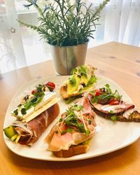 old-town-crepes-lunch-service-img