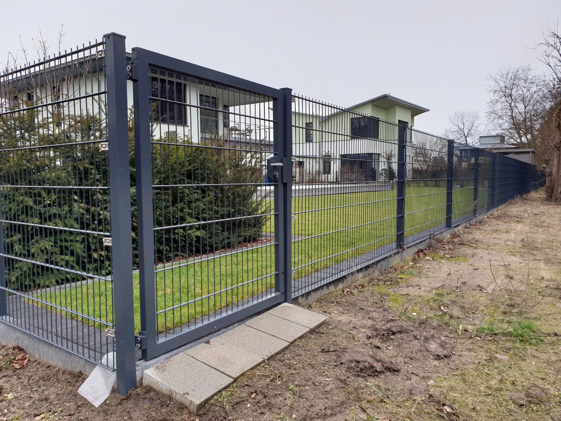 keevisaia paigaldus koos jalgväravaga