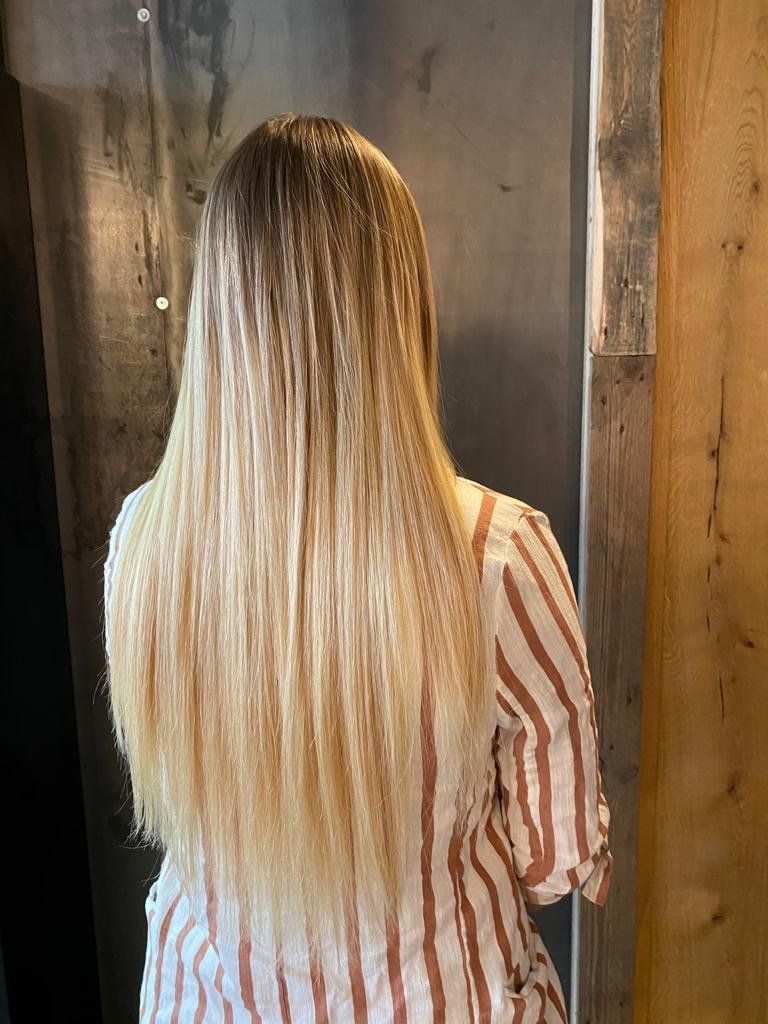 Echthaarverlängerung / Extensions Chur / Haarverdichtung Coiffeur Chur / Coiffeur / Friseur / Hochzeit / Frisur / Styling / Fashion / Meches / Balayage