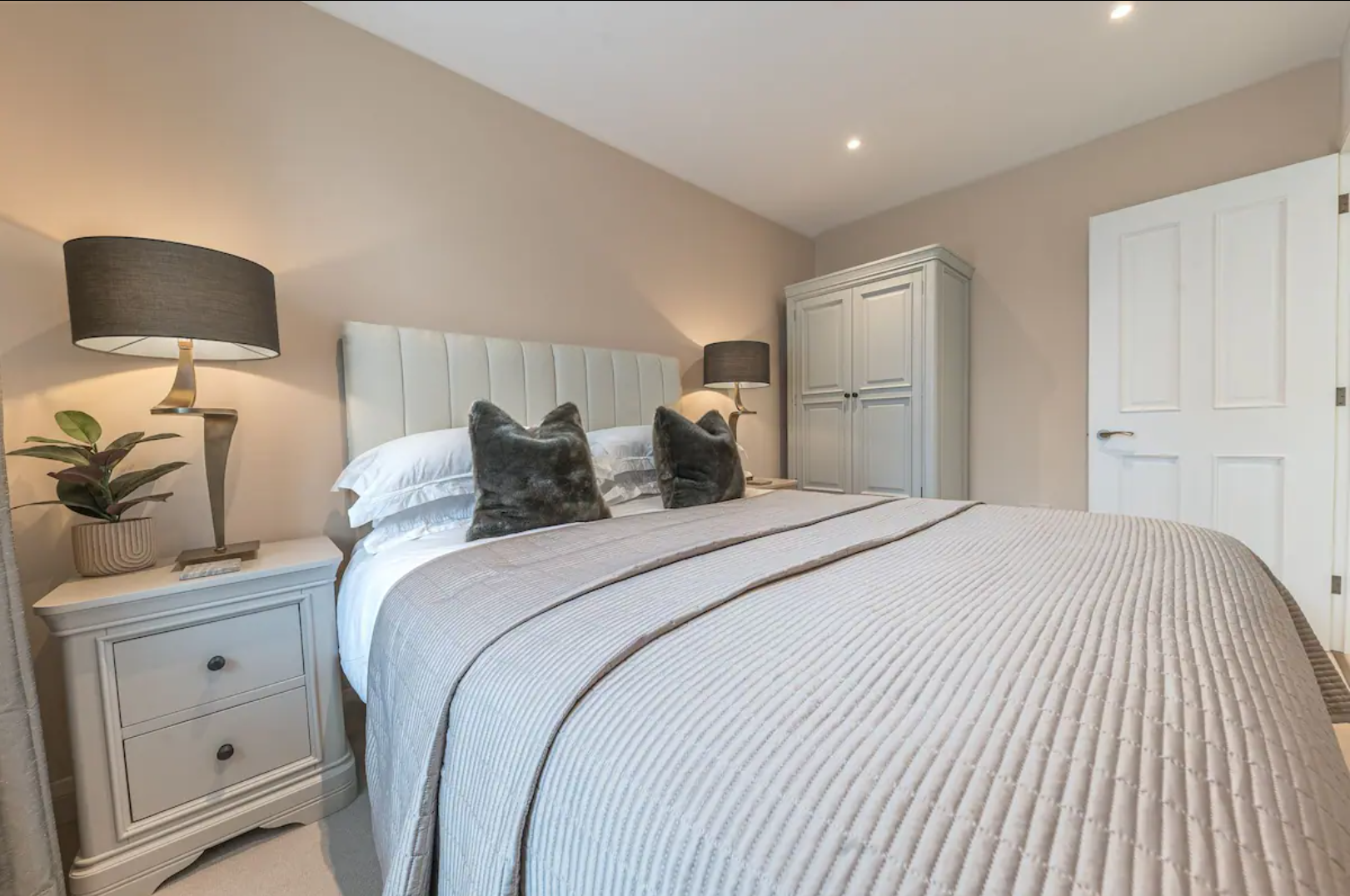 Windermere holiday let - Bedroom 2 with lovely free standing furniture