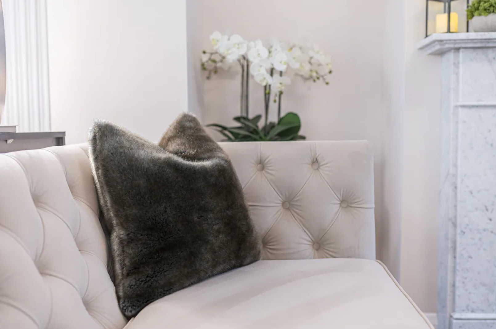 Windermere holiday let - lovely custom made modern chesterfield sofa