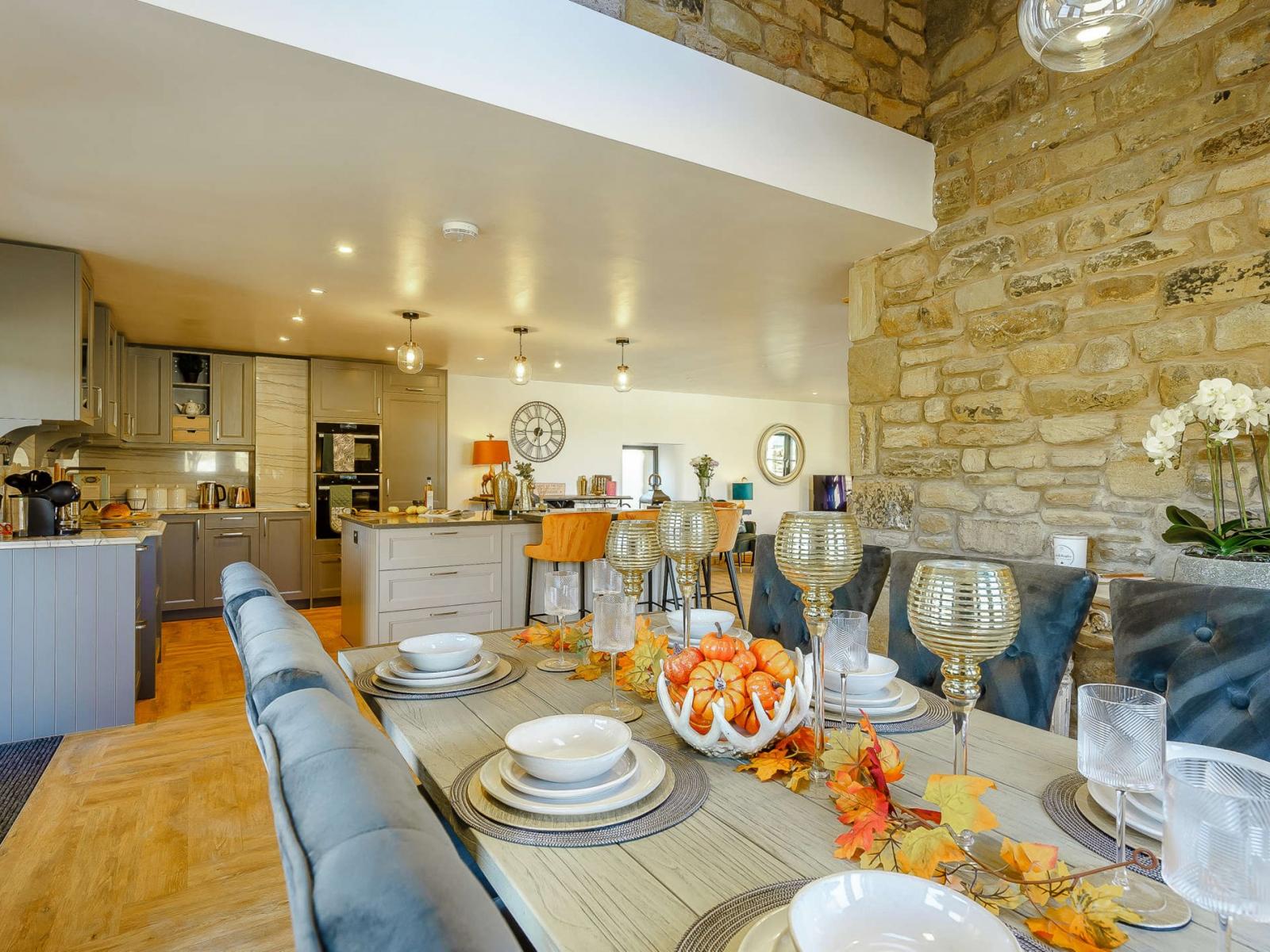 Stunning holiday let dining table