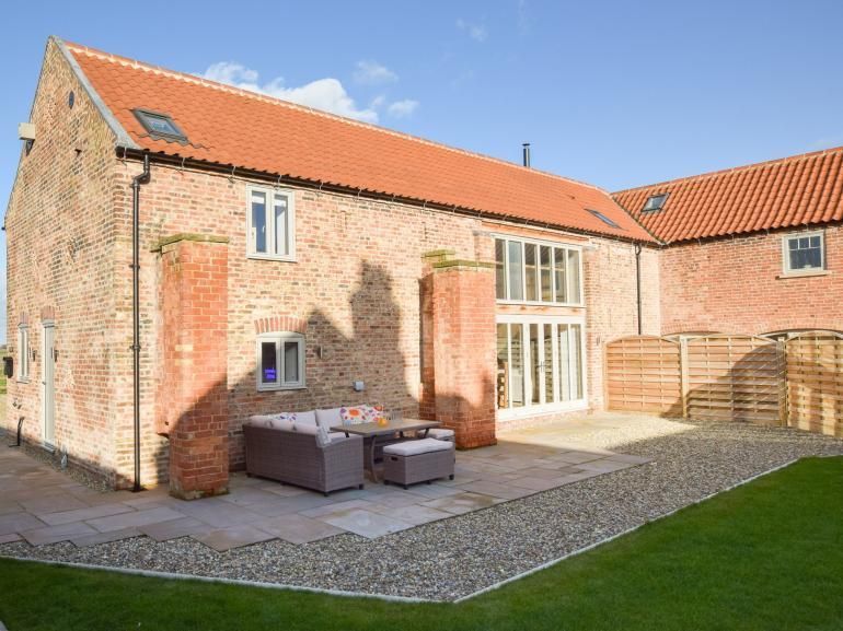 The Threshing Barn - Outdoor space