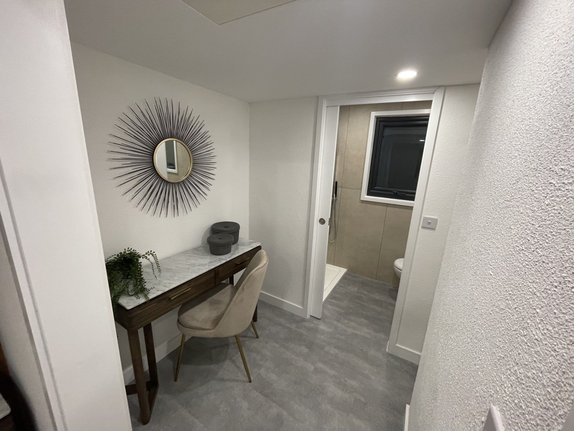 Dressing table and ensuite bathroom