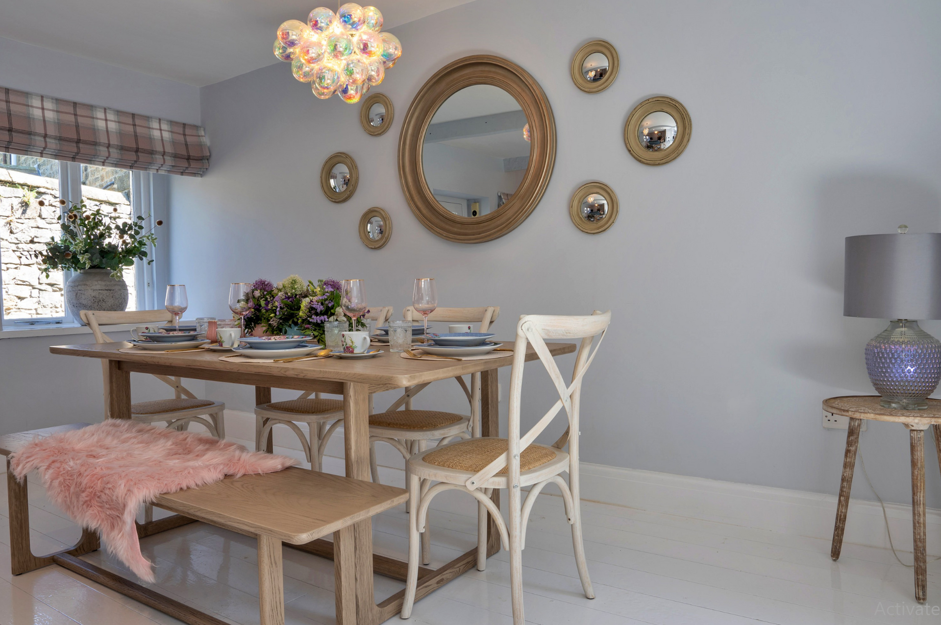 Limestone Cottage - Dining room with mirror feature wall