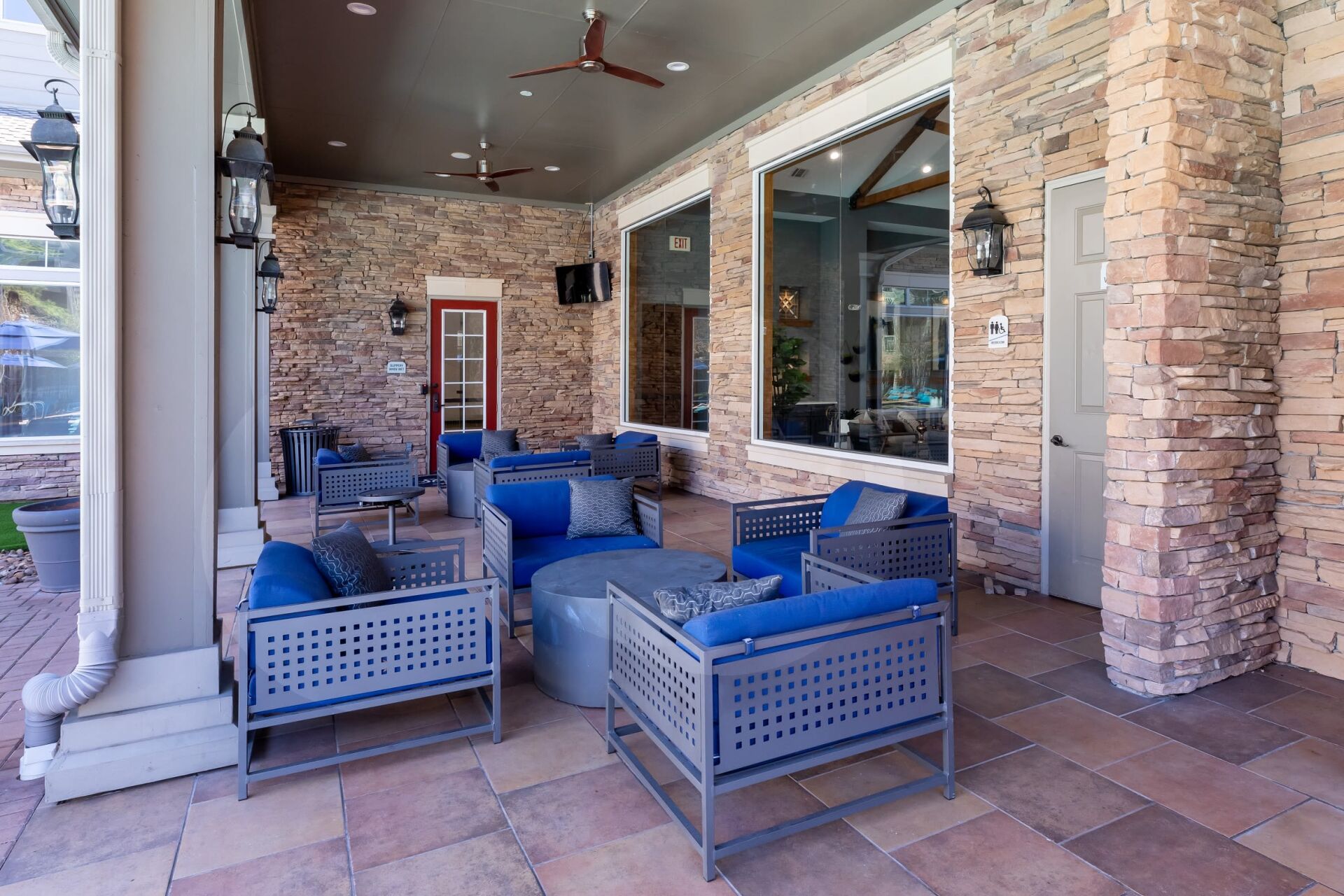 Outdoor lounge | Stone Creek at The Woodlands