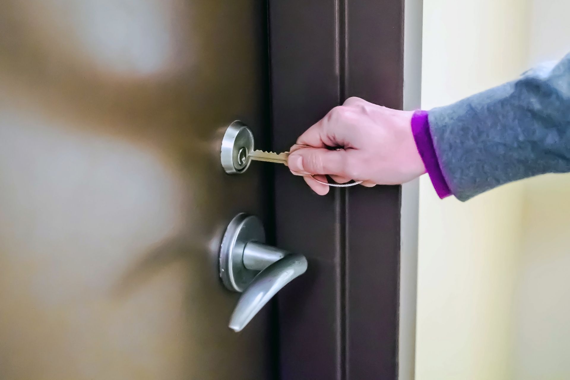Emergency locksmiths service in action, locksmith guy unlocking residential door efficiently.