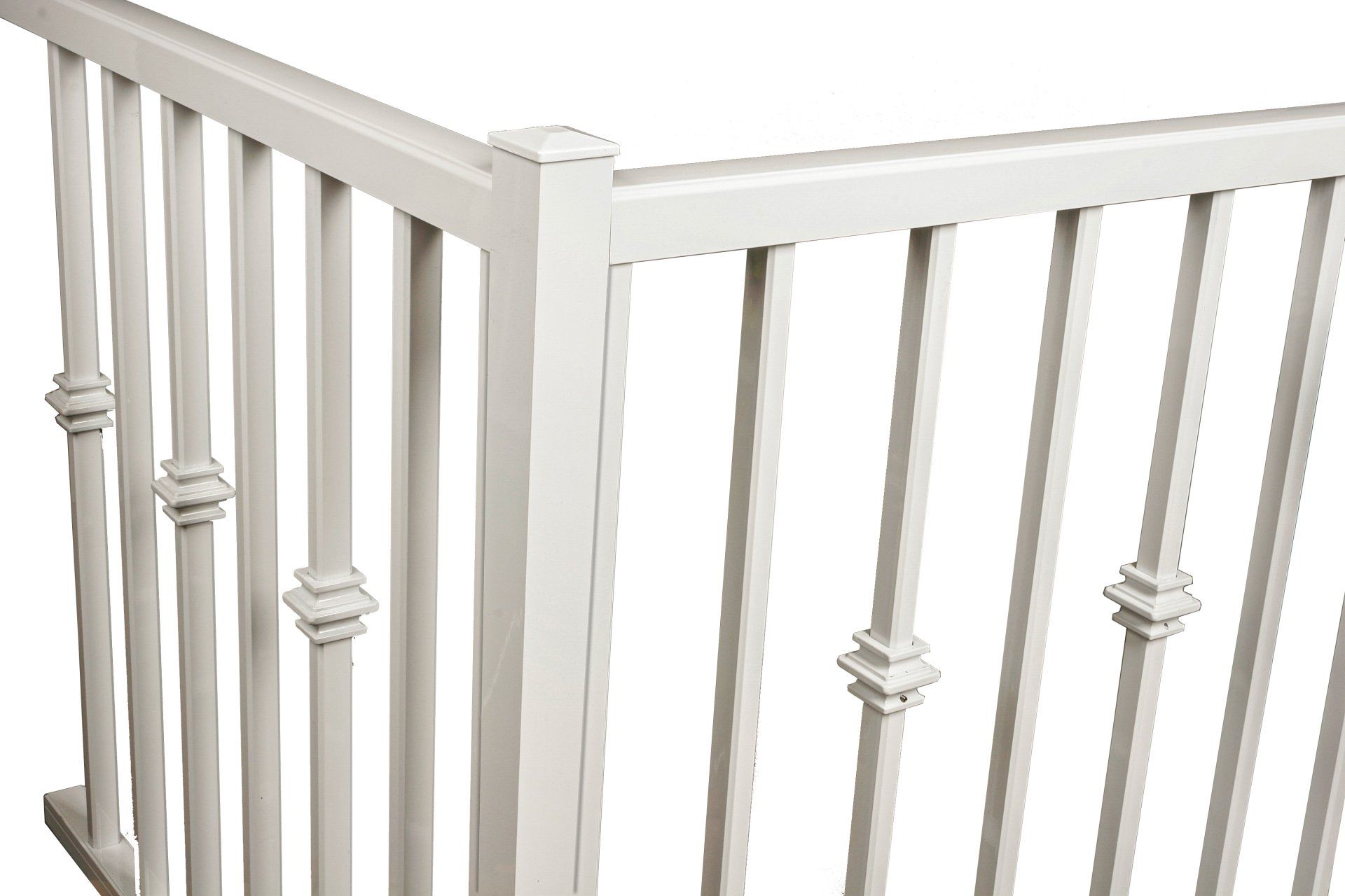 Un gros plan d'une balustrade blanche sur fond blanc.