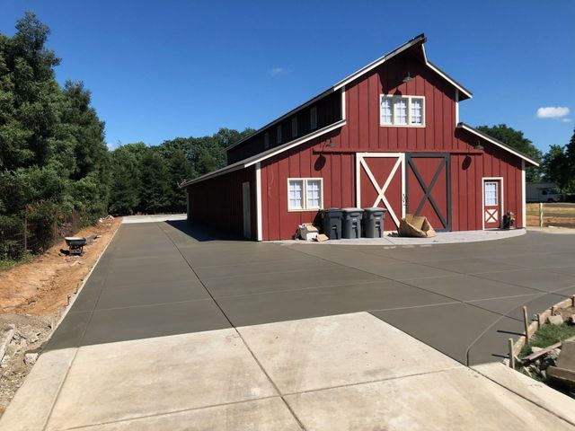 Red Barn New Driveway – Elk Grove, CA – AVM Concrete